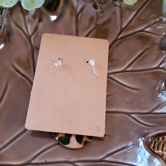 Animal print earrings wire - Picture 3 of 3